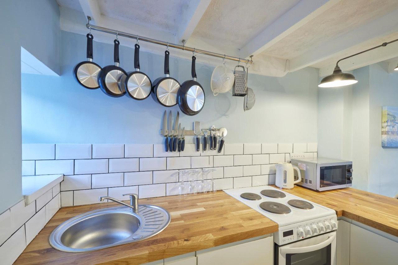 Host & Stay - Honey Cottage Hinderwell Exteriör bild