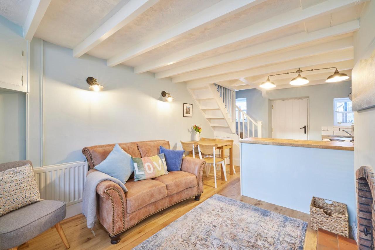 Host & Stay - Honey Cottage Hinderwell Exteriör bild