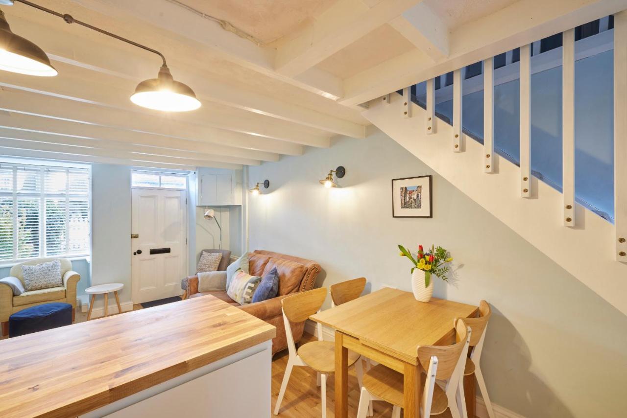 Host & Stay - Honey Cottage Hinderwell Exteriör bild
