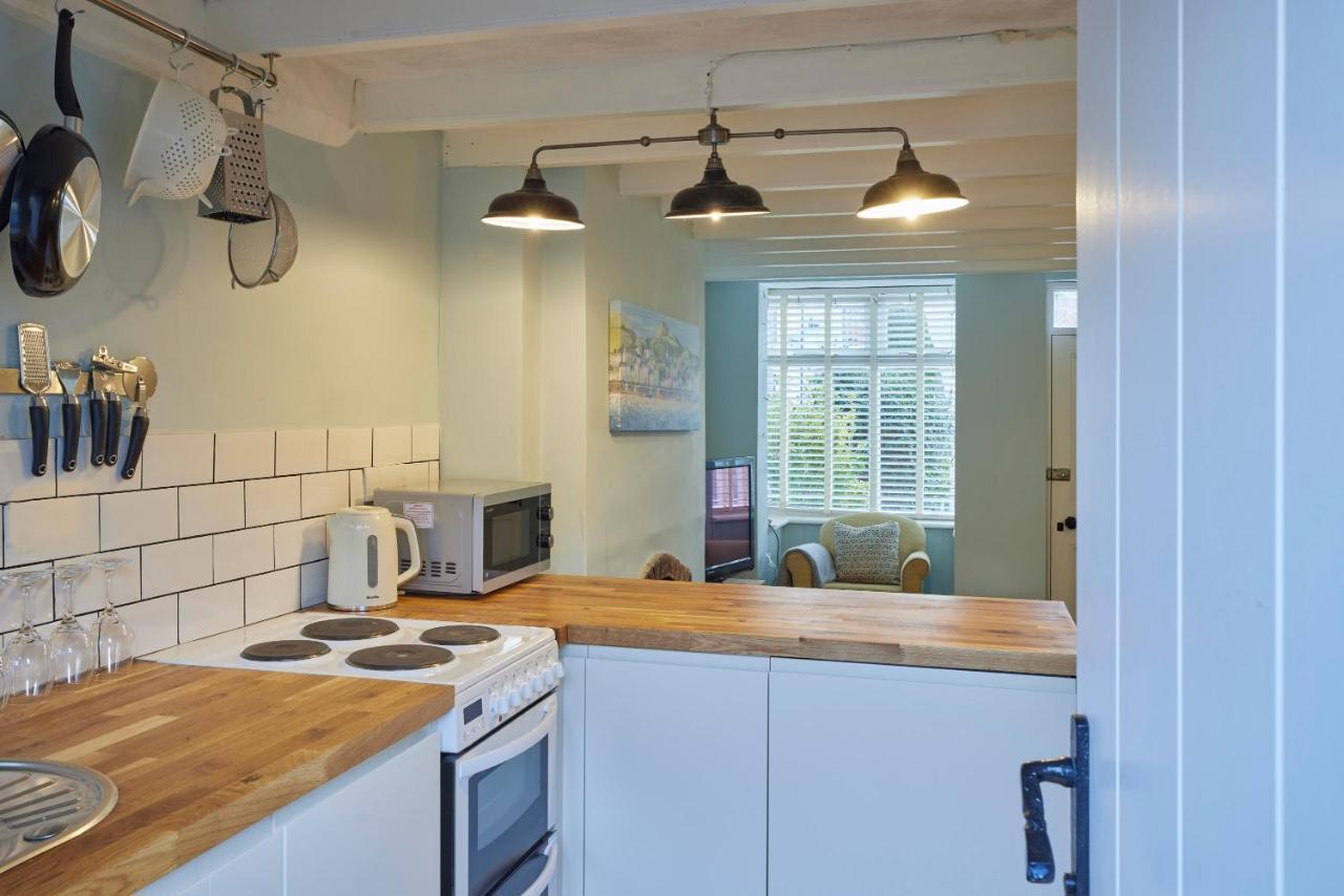 Host & Stay - Honey Cottage Hinderwell Exteriör bild