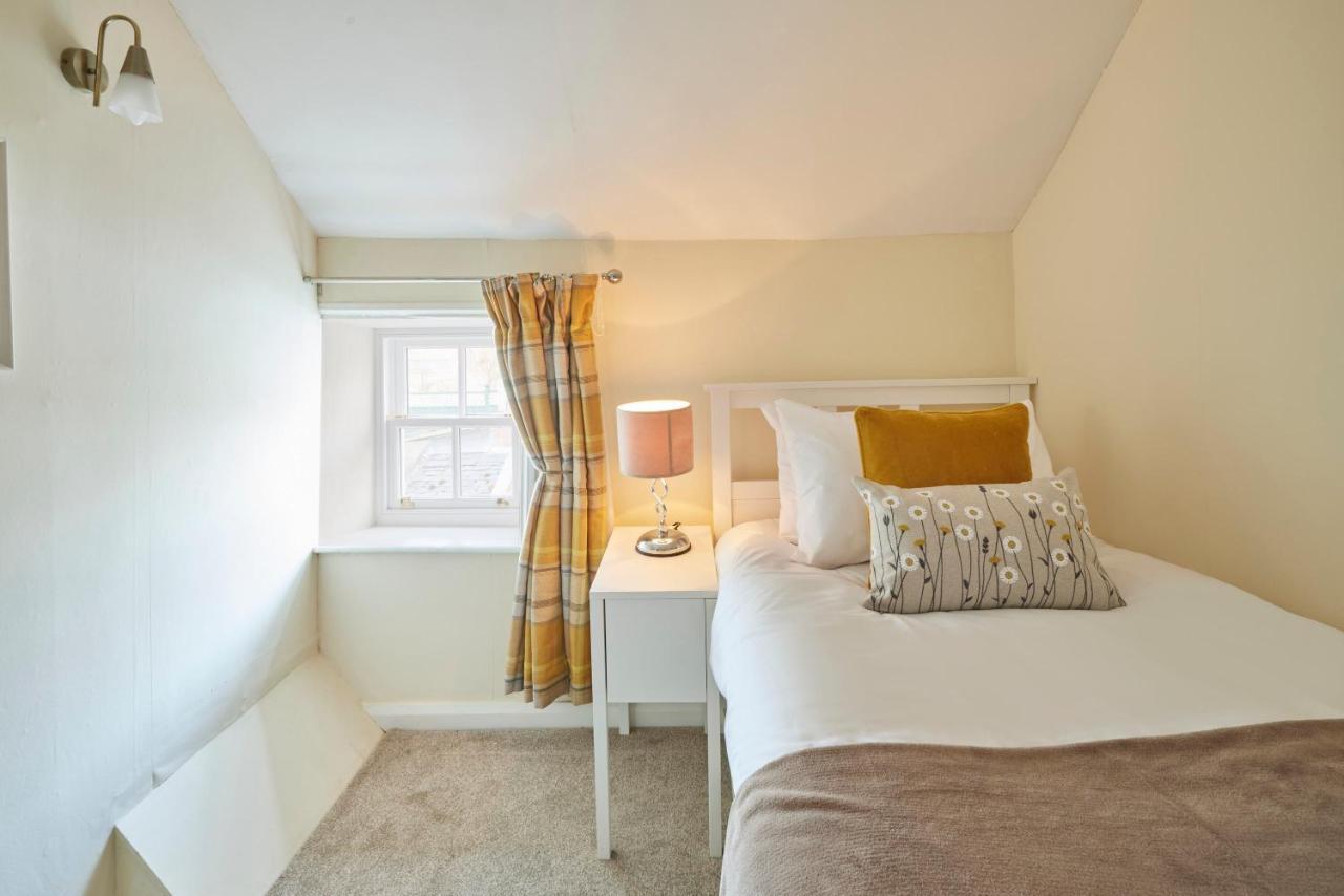 Host & Stay - Honey Cottage Hinderwell Exteriör bild