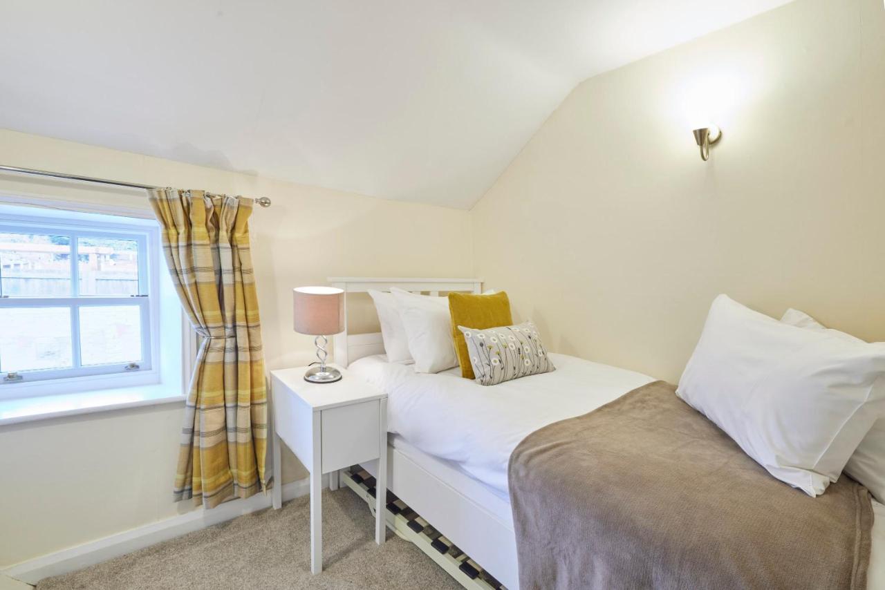 Host & Stay - Honey Cottage Hinderwell Exteriör bild