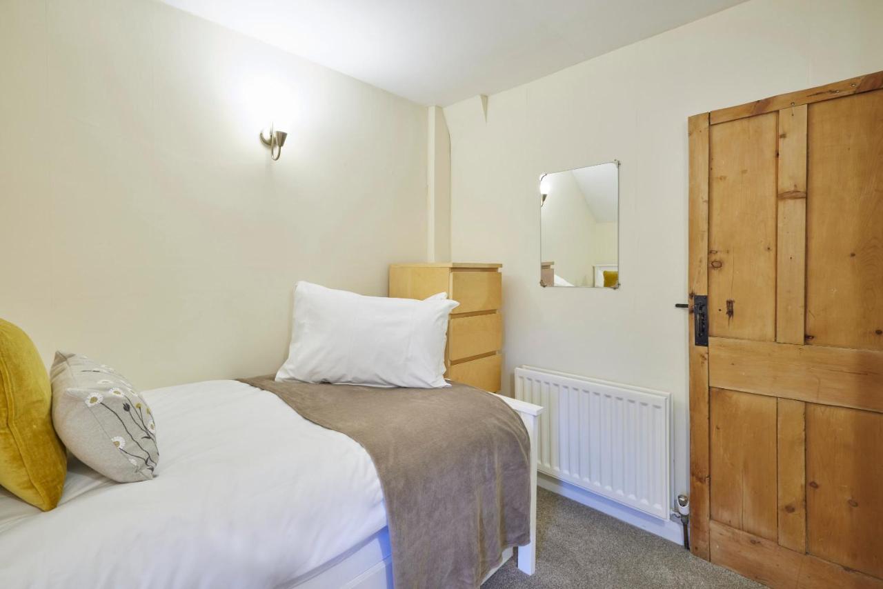 Host & Stay - Honey Cottage Hinderwell Exteriör bild